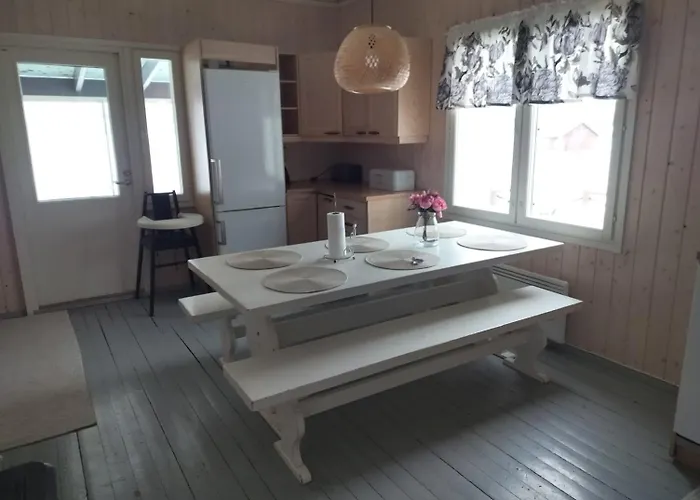 Omakotitalo Maaseudulla Laehellae Lahtea Вилла *