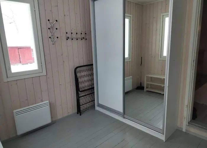 Omakotitalo Maaseudulla Laehellae Lahtea Вилла *